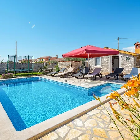 Pet Friendly In Golubovo بيت للعطل