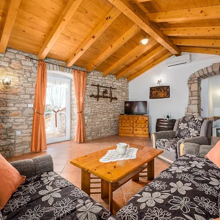 Holiday home Gorgeous In Golubovo With Wifi *