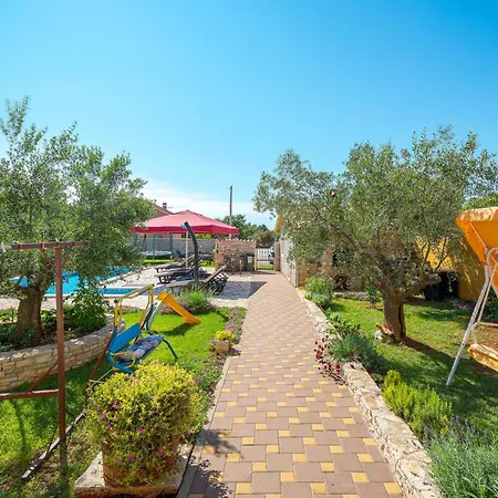 Pet Friendly In Golubovo بيت للعطل *