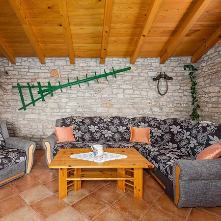 Holiday home Gorgeous In Golubovo With Wifi *