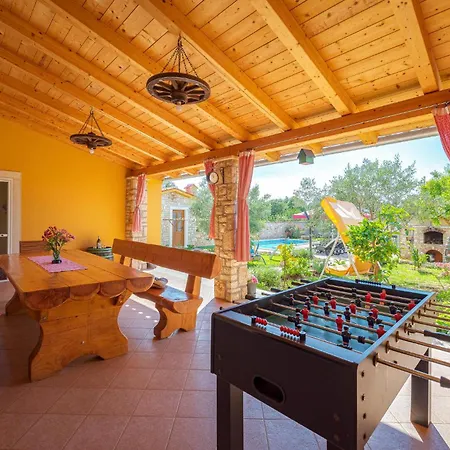 Pet Friendly In Golubovo بيت للعطل Mednjan